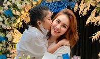 Tidak Terima Cucunya Dihina, Orang Tua Ayu Ting-ting Bawa Polisi Datangi Rumah Pelaku