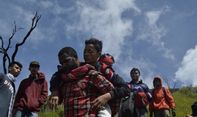 Kisah Heroik Lambo: Pendaki dari Papua yang Rela Gendong Pendaki Lain Turun Gunung Slamet karena Cidera