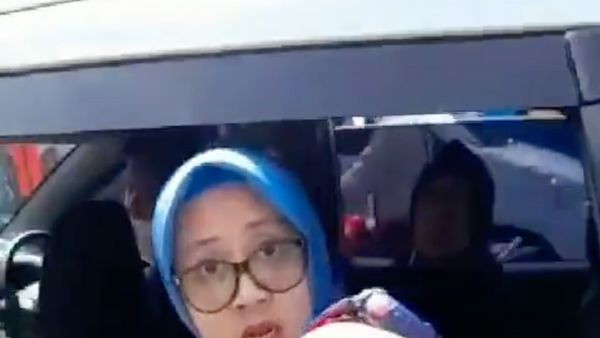 Ibu Maki-maki Polisi di Sukabumi: Marah dulu, Viral Kemudian dan Minta Maaf Belakangan