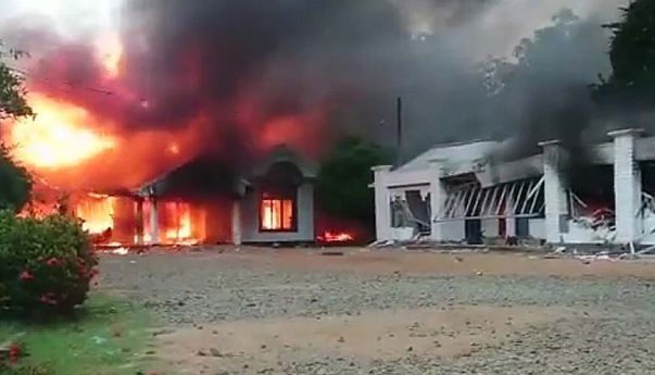 Rumah Para Pejabat Dibakar: Akankah Nasib Presiden Indonesia Sama dengan Presiden Sri Lanka?