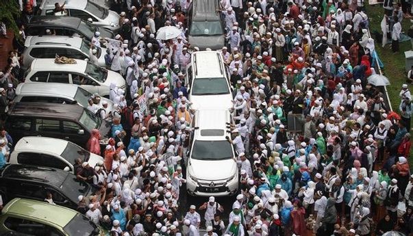 Inilah Deretan Mobil Mewah yang Dipakai Habib Rizieq Pawai