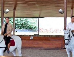Gibran Rakabuming Jadikan Prabowo Subianto Guru Berkuda di Hambalang
