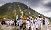 Yadnya Kasada: Upacara Penghormatan Leluhur Suku Tengger Bromo