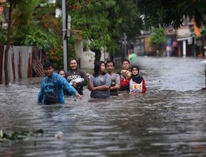 Meluasnya Banjir Jakarta: 68 RT Terendam, Ketinggian Air Capai 230 Cm