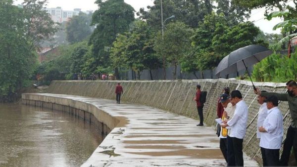 Presiden Jokowi Optimis Normalisasi Sungai Ciliwung Bisa Selesai pada 2024