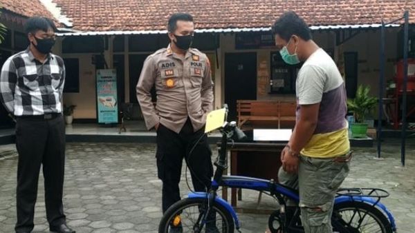 Tak Sadar Ban Kempes, Pencuri Sepeda Lipat di Solo jadi Bulan-Bulanan Warga