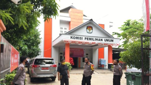 Ricuh di Rapat, Komisioner KPU Pangkep Luka Karena Dilempar Vas Bunga