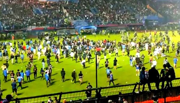 Dampak Kerusuhan Arema FC Vs Persebaya Surabaya: 127 Orang Meninggal dan 10 Mobil Polri Hancur