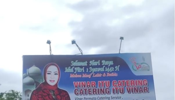 Wajah Kartini Malarangan Pemilik Vinar Catering Goyang-goyang, Jalan di Depan Kejari Palu Ditutup