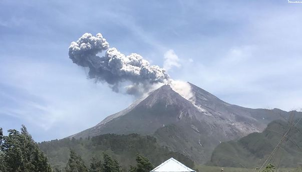 Update Gunung Merapi: Belum Muncul Lava Baru di Puncak