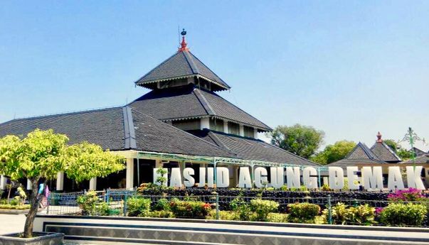 Fakta Menarik Masjid Agung Demak