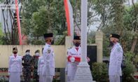 Paskibraka Kalbar Jatuh Usai Bertugas Turunkan Merah Putih, Warganet: Bravo Dek, Kamu Berhasil Jalankan Tugas