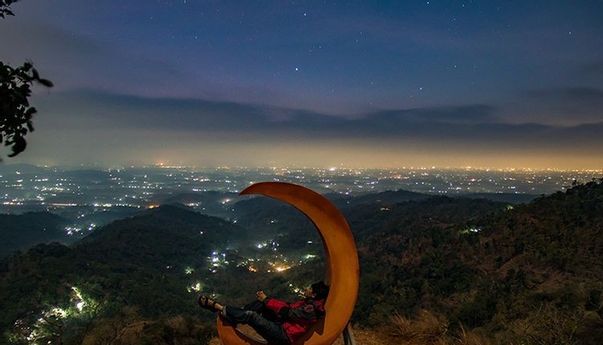 Bukit Gondopurowangi, Wisata Malam Magelang Menjemput Sunrise