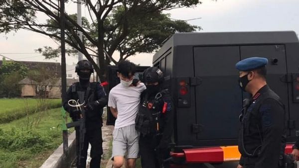Diduga Panik Takut Ditilang, Bocah Pengemudi VW Kuning Malah Tabrak Polisi di Prambanan