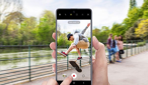 Seperti Ini Cara Menampilkan Merek HP di Kamera Samsung