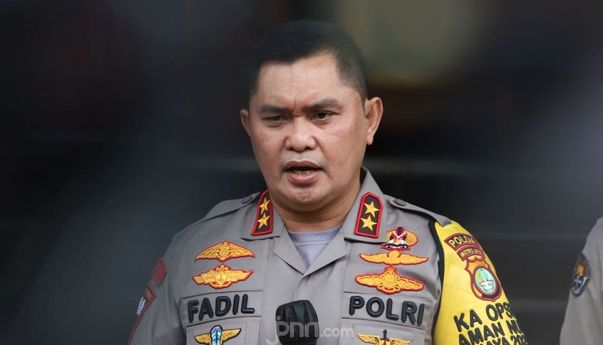 Kapolda Metro Jaya Fadil Imran Diduga Asyik Berbicara di Telepon saat Presiden Jokowi Larang Bawa Ponsel di Istana