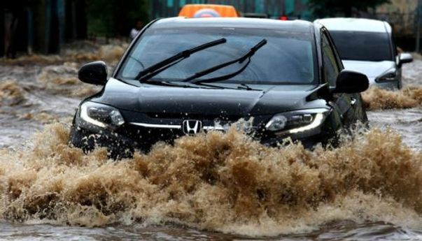 Soal Mobil Listrik Pasti Amankah Untuk Menerobos Banjir? Simak Penjelesannya!