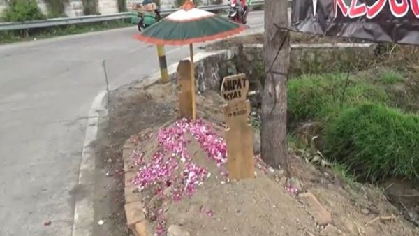 Berita Jateng: Ini Fakta di Balik Munculnya Kuburan di Pinggir Jalan Tol Solo-Ngawi