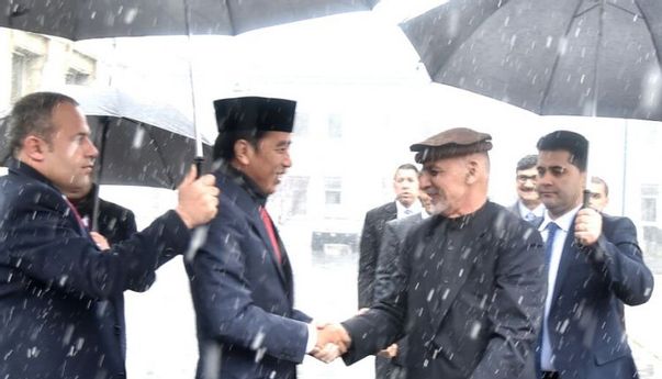 Momen Jokowi Kunjungi Afghanistan Saat Genting, Dikawal Kendaraan Lapis Baja Tapi Tak Pakai Rompi Anti Peluru