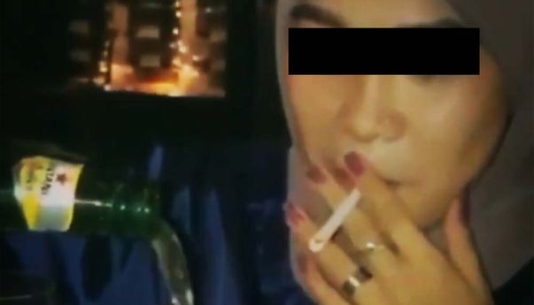 Heboh Sejumlah Wanita Berhijab Mabuk-Mabukan Sambil Ngerokok, Netizen: Itu Kerudung Buka Dulu