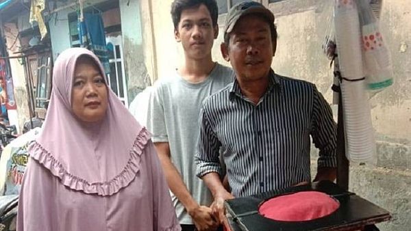 Berita Jogja: Anak Penjual Es Dung-Dung Keliling Lolos Kuliah Gratis di UGM