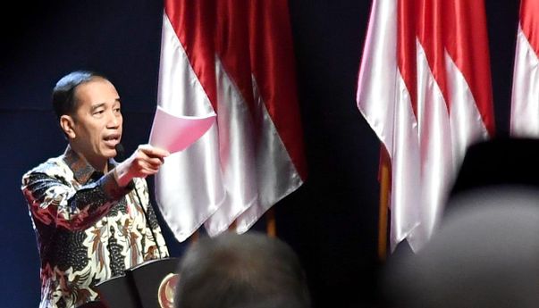 Jokowi Sindir Rakyat yang Diam Saja Saat Rakornas, “Dana Rp400 T Sudah Turun, Kok Pada Diam?”