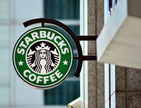 Starbucks Menutup Gerainya di Kanada dan AS, Terjangkit Corona?