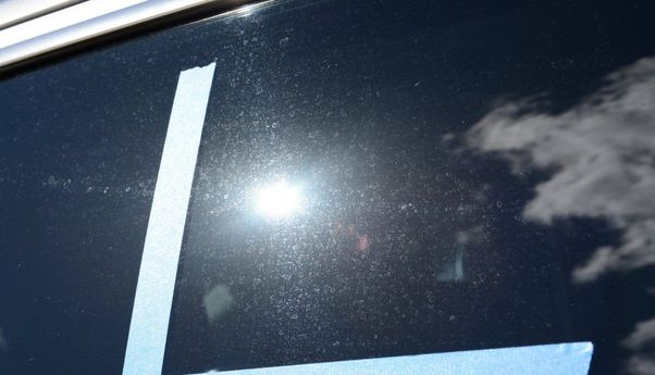 Tips agar Kaca Mobil Tidak Gampang Jamuran ketika Musim Hujan Tiba