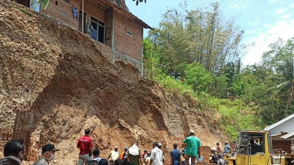 Naas! 2 Buruh Bangunan di Kudus Tewas Tertimbun Longsor