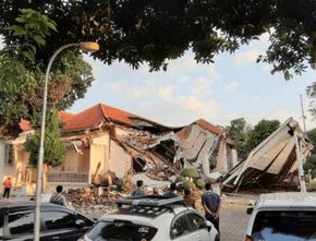 Cerita Saksi Mata Robohnya Kantor OJK di Semarang: Saya Kira Sambaran Petir