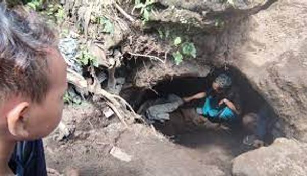 Harta Karun Bondowoso: Ditemukan Gelang Emas dan Serpihan Tulang Manusia